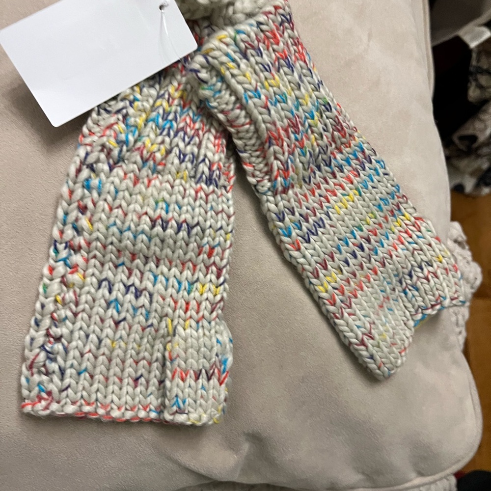 Buji Baja gloves